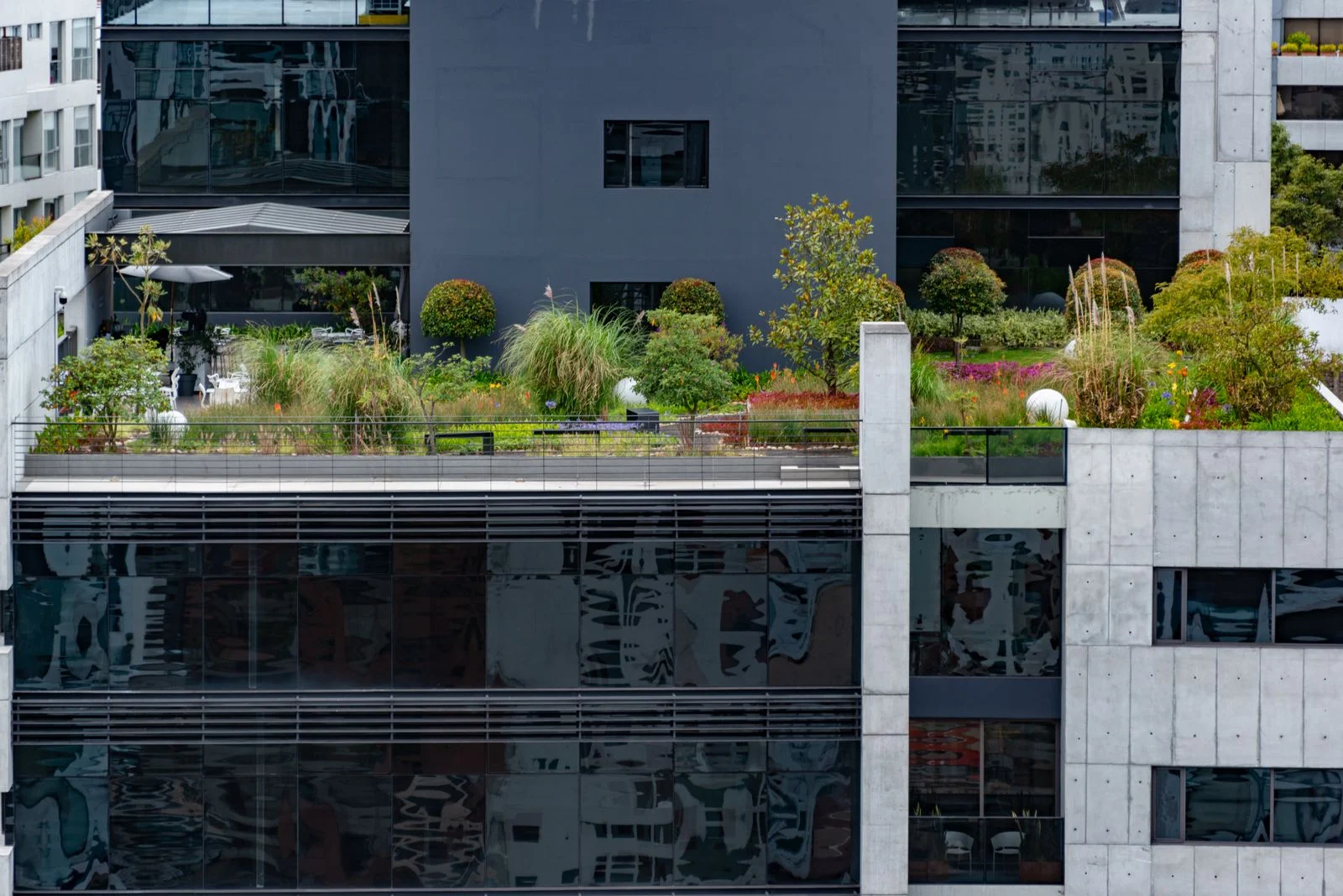 Roof garden and landscaped terrace — service reference, not a VQX completed project